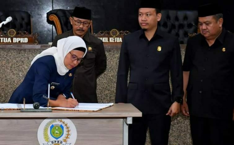 DPRD dan Bupati Indramayu Setujui 3 Raperda Jadi Perda