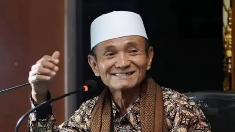 “Duka Mendalam: Kepergian Ulama Kharismatik Indonesia, KH Syakur Yasin (Buya Syakur)”