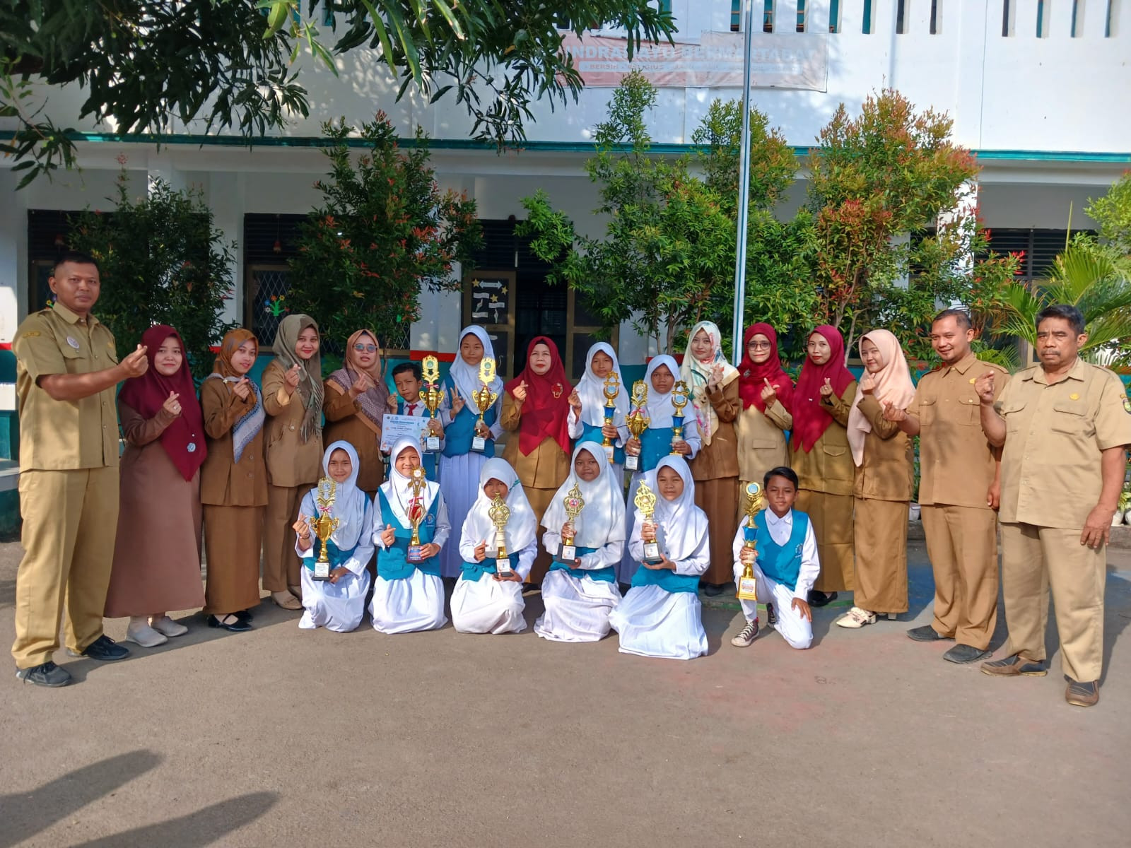 Keren! SDN 1 Singaraja Indramayu Sabet Delapan Gelar Juara di Pentas PAI