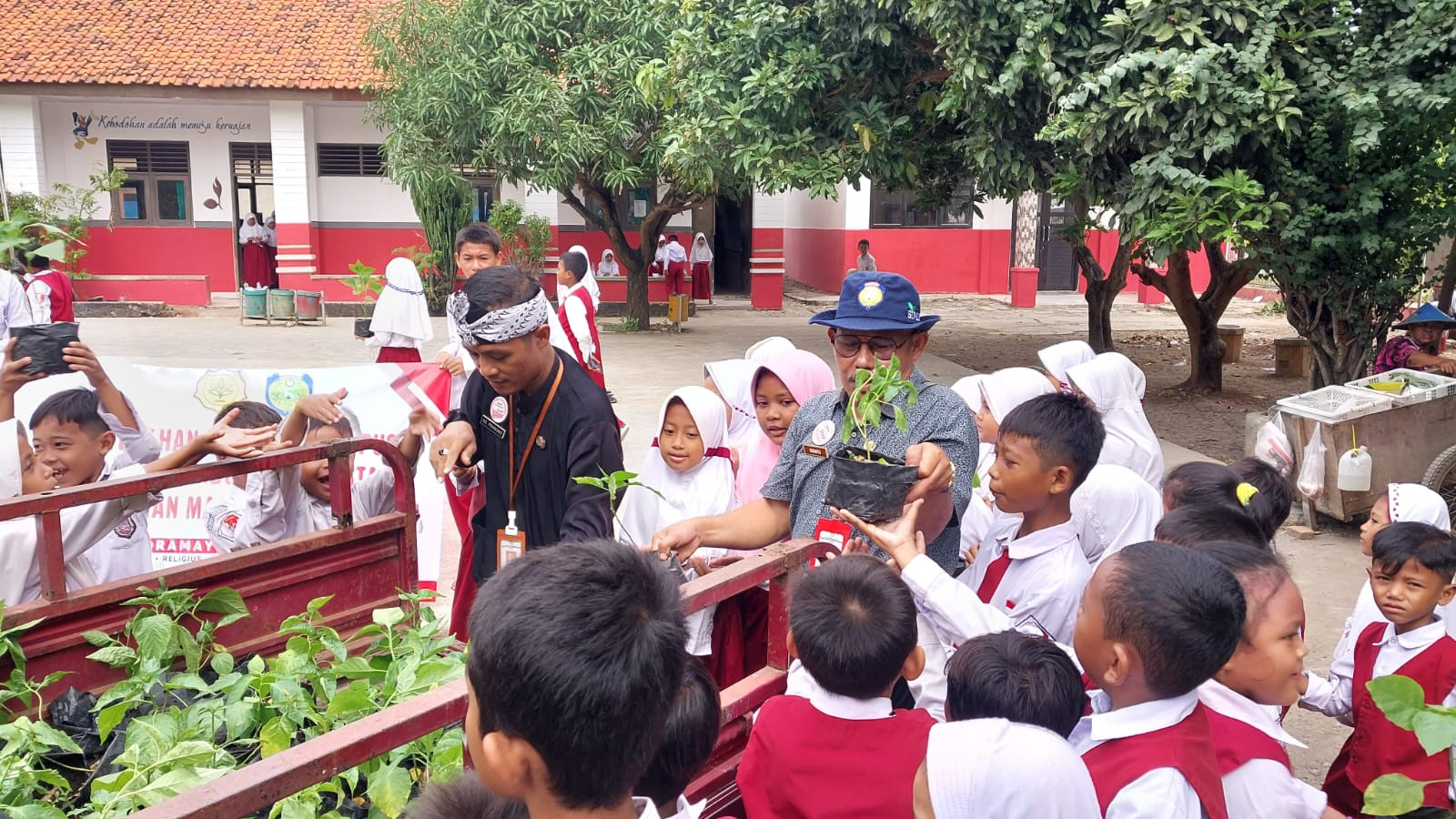 Semarak! DKPP Indramayu Gelar Pertanian Masuk Sekolah di SDN 3 Krimun Losarang