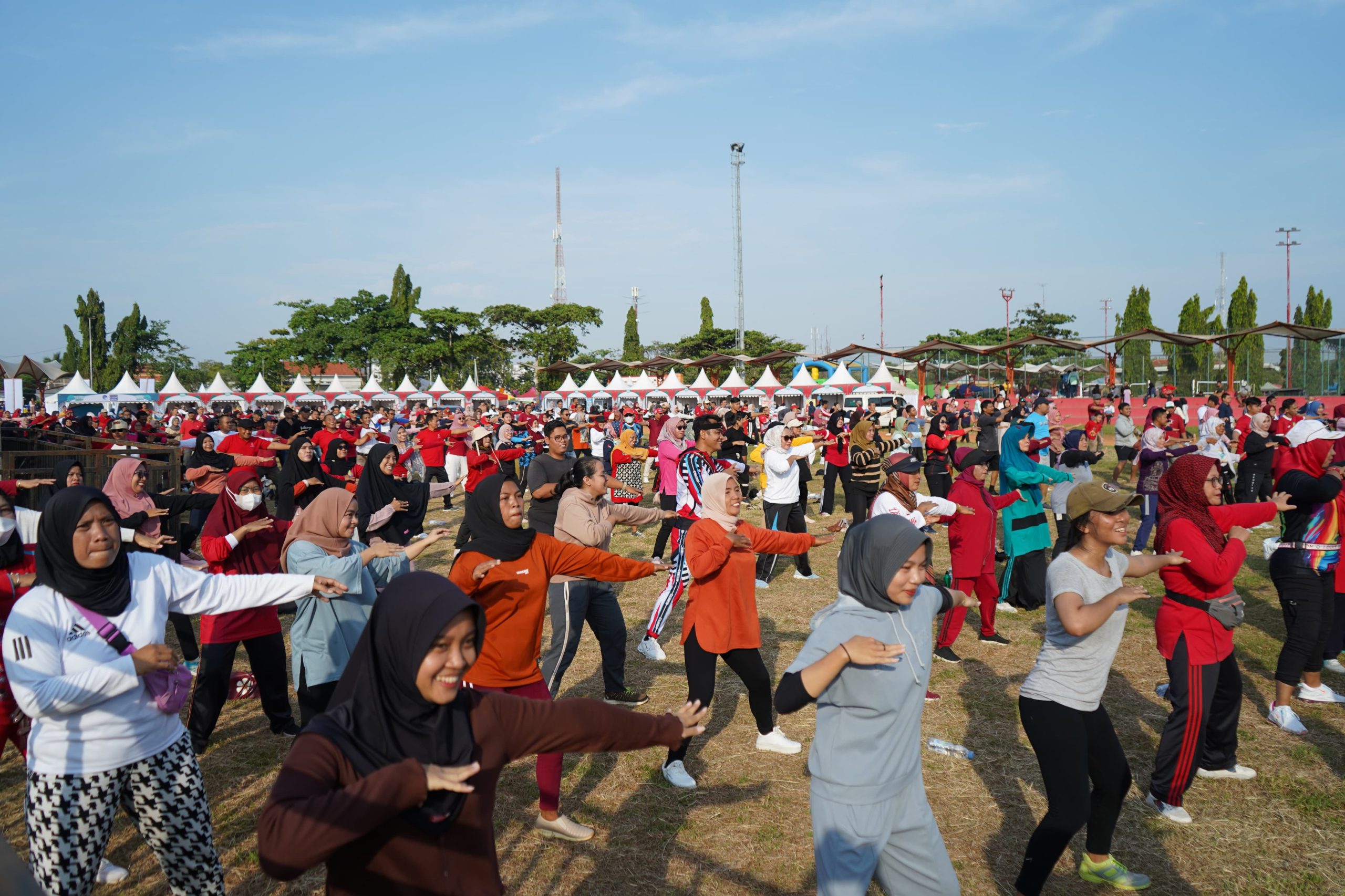 Ribuan Masyarakat Senam Sehat Bersama Bupati Indramayu