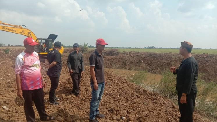 Petani Sumringah, Penantian 20 Tahun Akhirnya Kali Congger Dinormalisasi. Petani: Terima Kasih Bu Nina