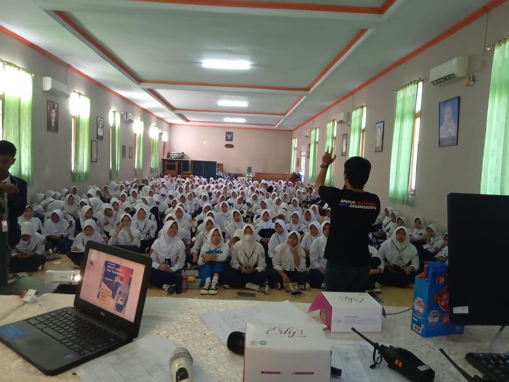 Menarik! MPLS Di SMAN 1 Indramayu Perkenalkan Dunia Jurnalistik