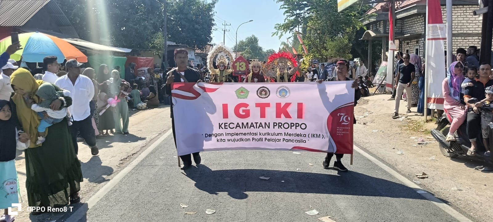 Meriahkan HUT RI, Kecamatan Proppo Gelar Pawai Budaya