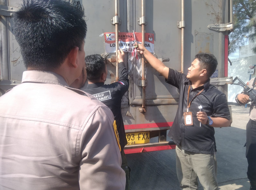 Surat Suara Tiba di Gudang Logistik, Desk Pilkada Lakukan Monitoring Pastikan Aman