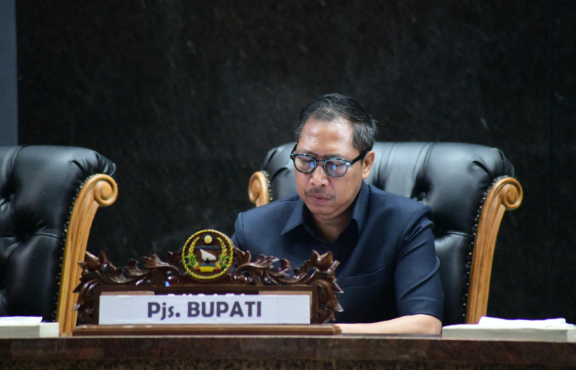 Raperda APBD 2025 Pjs. Bupati Indramayu Sampaikan Jawaban Terhadap Pandangan Umum Fraksi-Fraksi DPRD