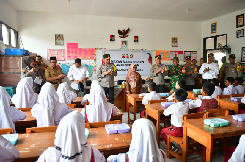 Dikunjungi Kapolda Jabar, Siswa SDN Tamansari Senang Ikuti Uji Coba Program Makan Siang Bergizi Gratis