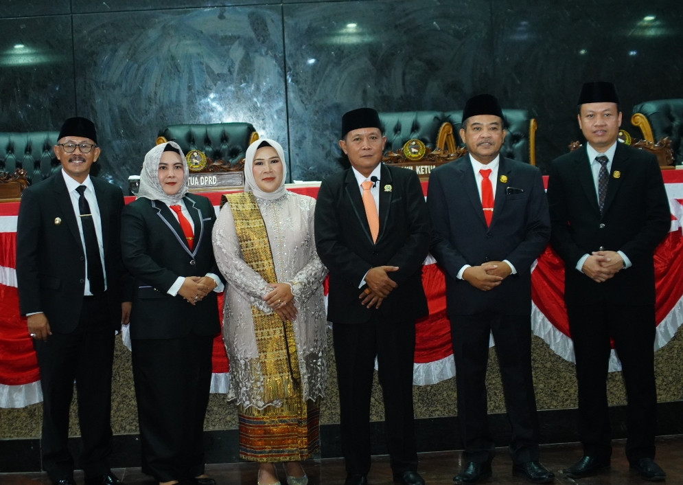 Rapat Paripurna DPRD Kukuhkan Carwan Sebagai Pengganti Antar Waktu, Bupati Indramayu: Perkuat Sinergi Eksekutif dan Legislatif