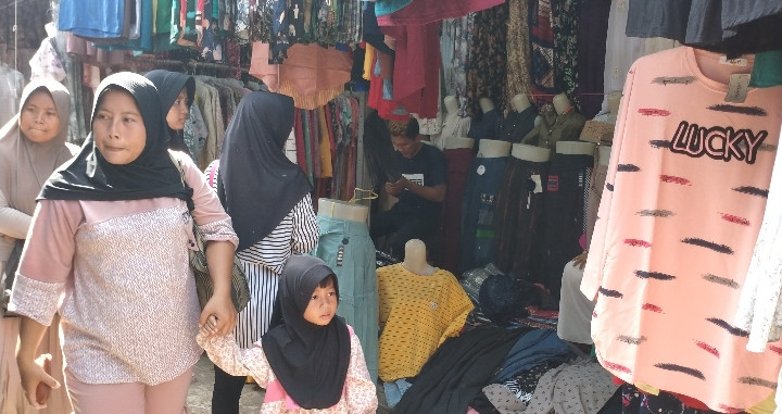 Banjir Rezeki, Pasar Sandang Jatibarang Diserbu Pembeli