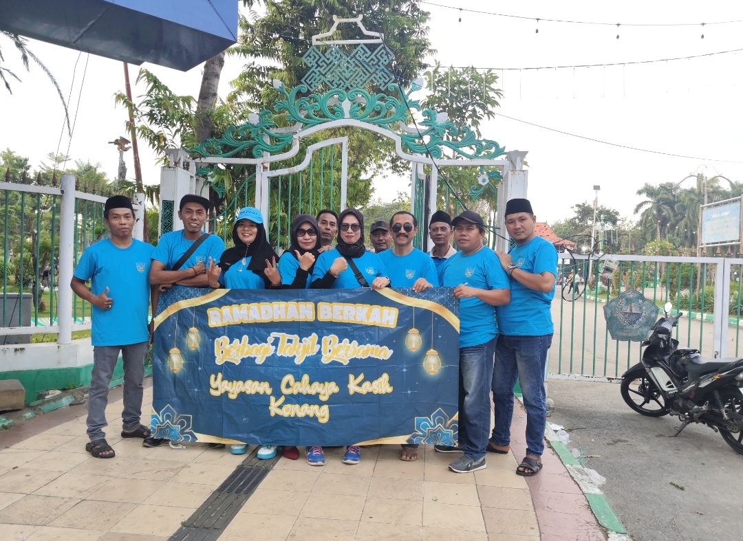 BERBAGI TAKJIL DI BULAN SUCI, YAYASAN CAHAYA KASIH PAMEKASAN HADIRKAN KEHANGATAN UNTUK MASYARAKAT