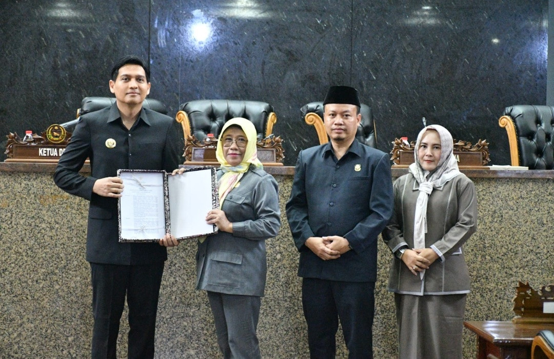 Rapat Paripurna DPRD Indramayu Tentang Perubahan Propemperda 2026 dan Penandatanganan Persetujuan Bersama
