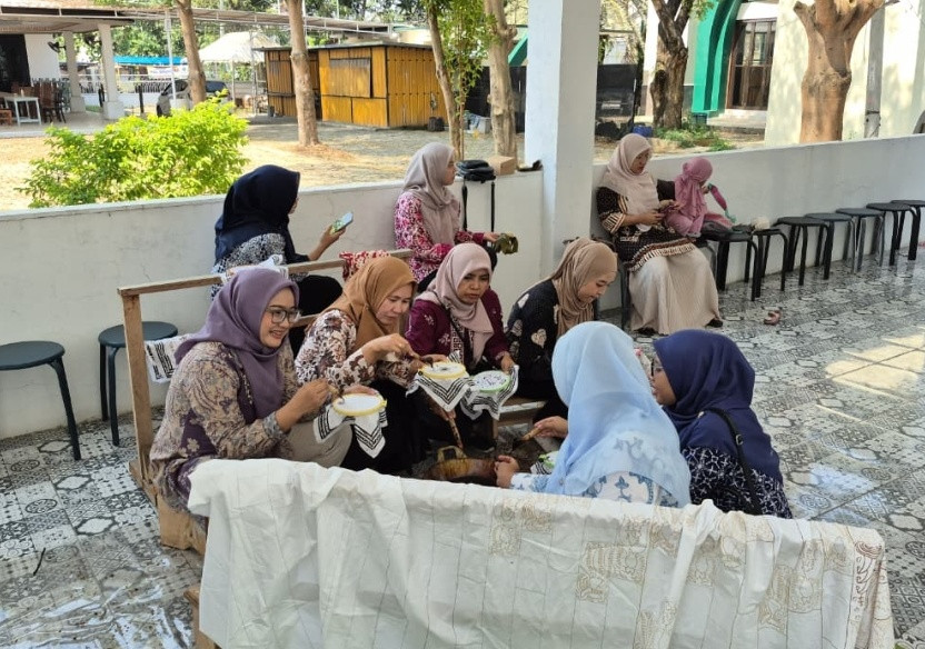 Belajar Membatik, Jadi Ajang Pererat Silaturahmi DWP Diskominfo Indramayu