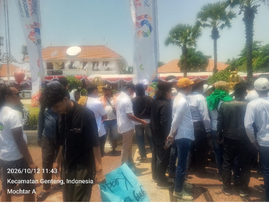 PEDAGANG ROKOK LOKAL KEPUNG SURABAYA, TAGIH JANJI GUBERNUR DAN LAWAN REPRESIF APARAT